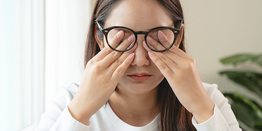 How is diabetes linked to dry eye?