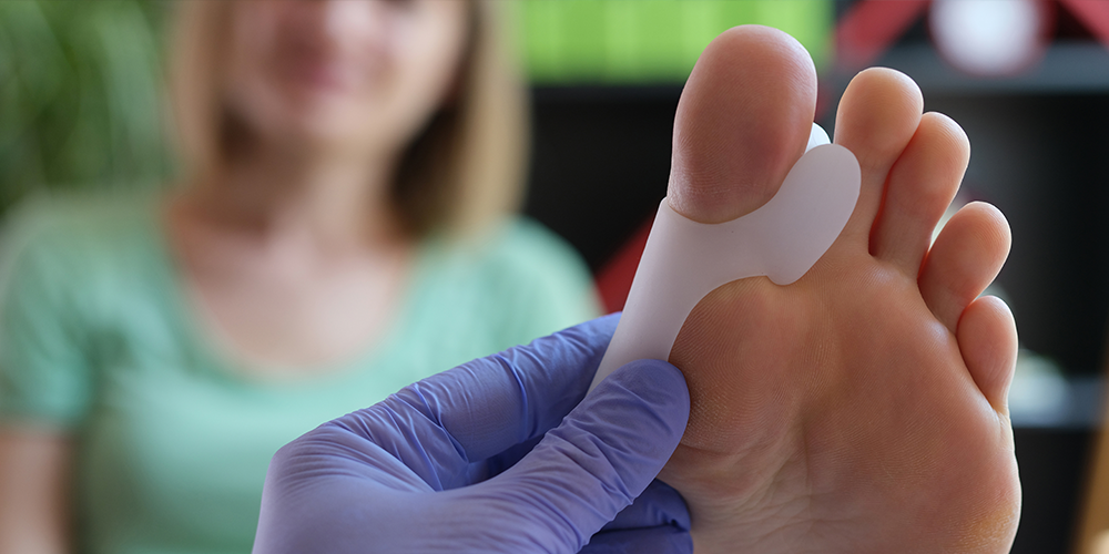 How does diabetes affect the feet?