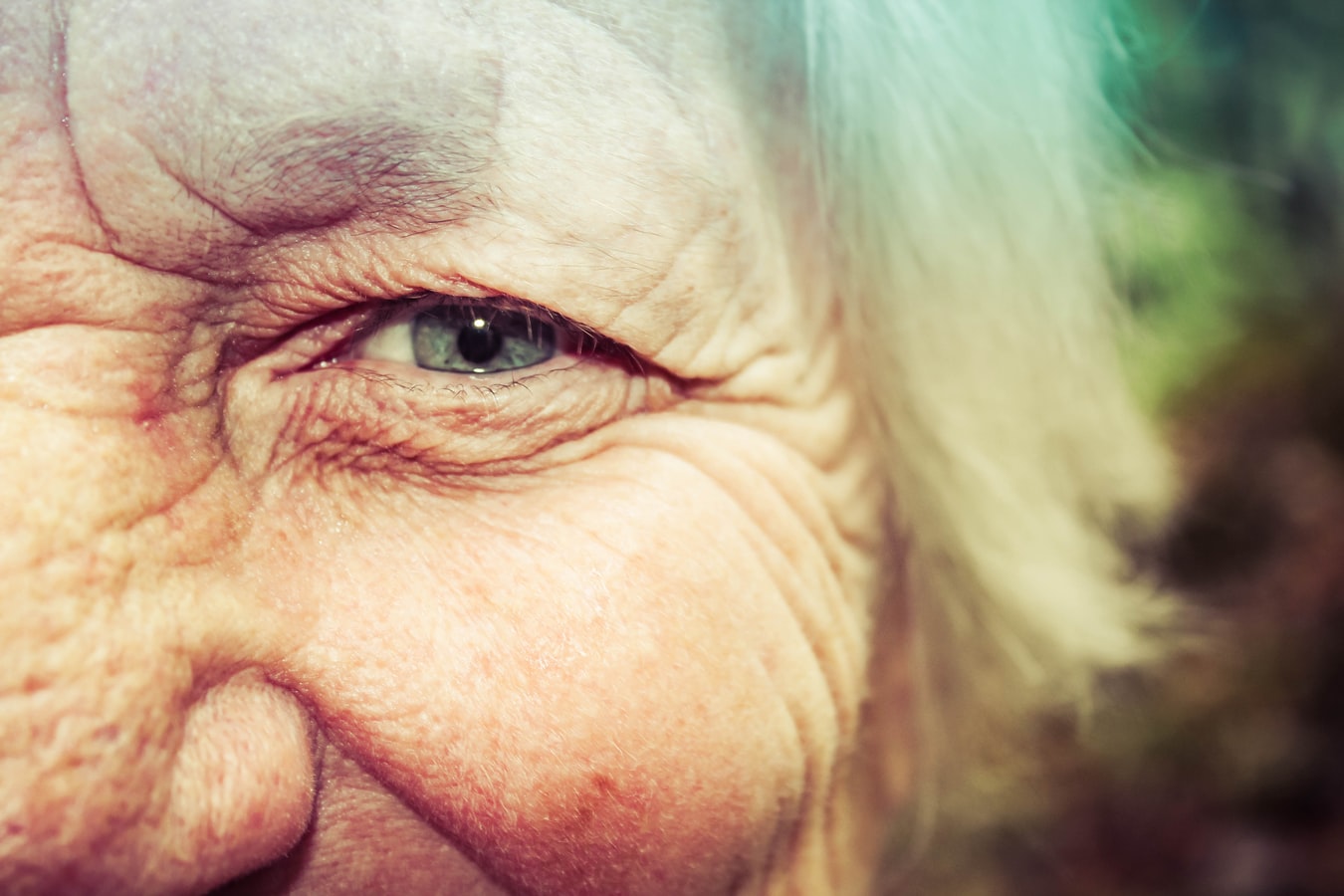 Dry eye syndrome, dry eye symptoms, dry eye treatment
