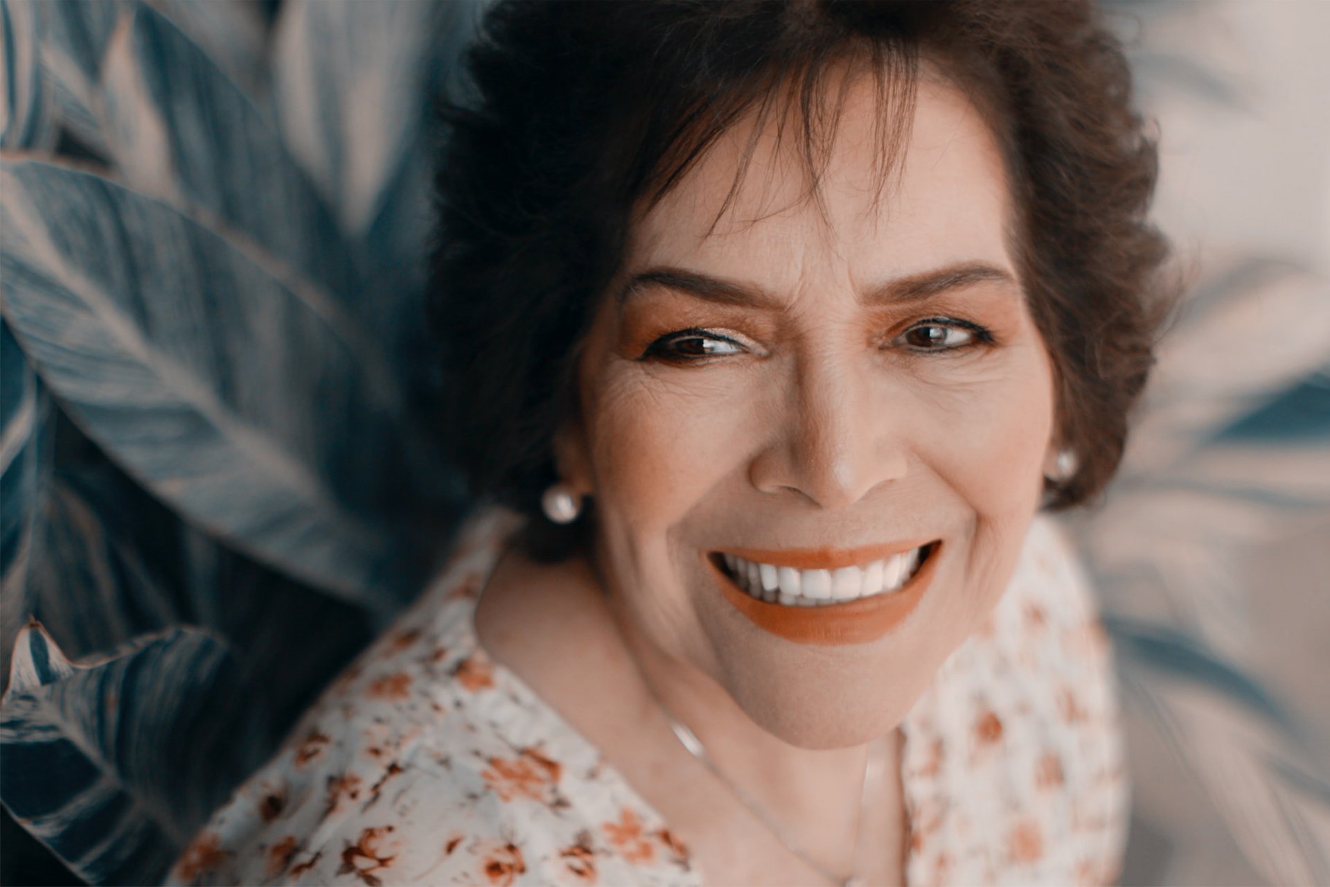 7 makeup hacks you need in your life - avoid lipstick-stained teeth