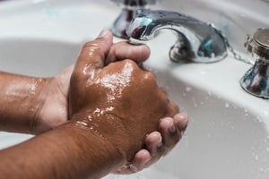 Is diarrhoea be easily spread? Washing hands will help