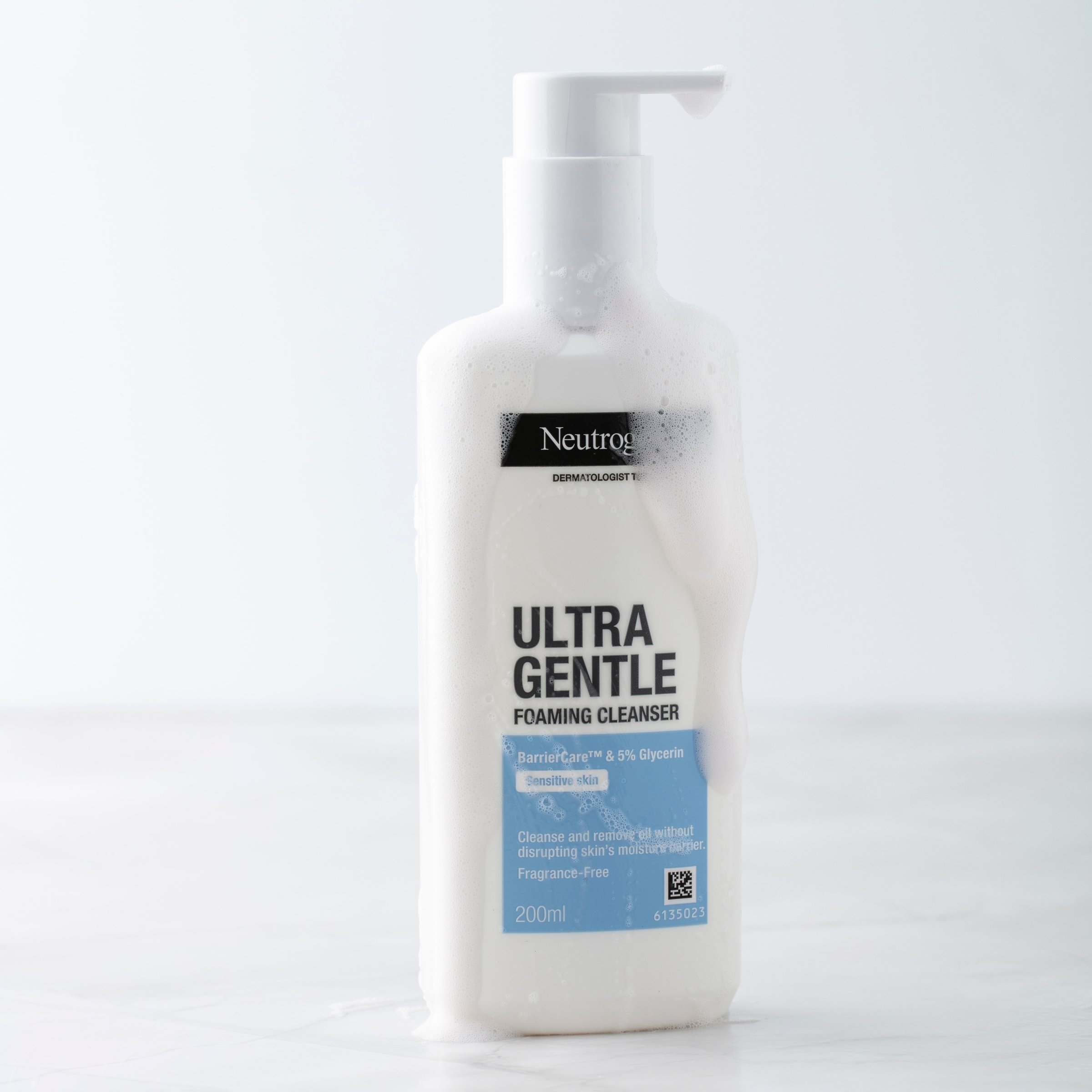 Neutrogena Ultra Gentle Foaming Cleanser 200ml - Image 11