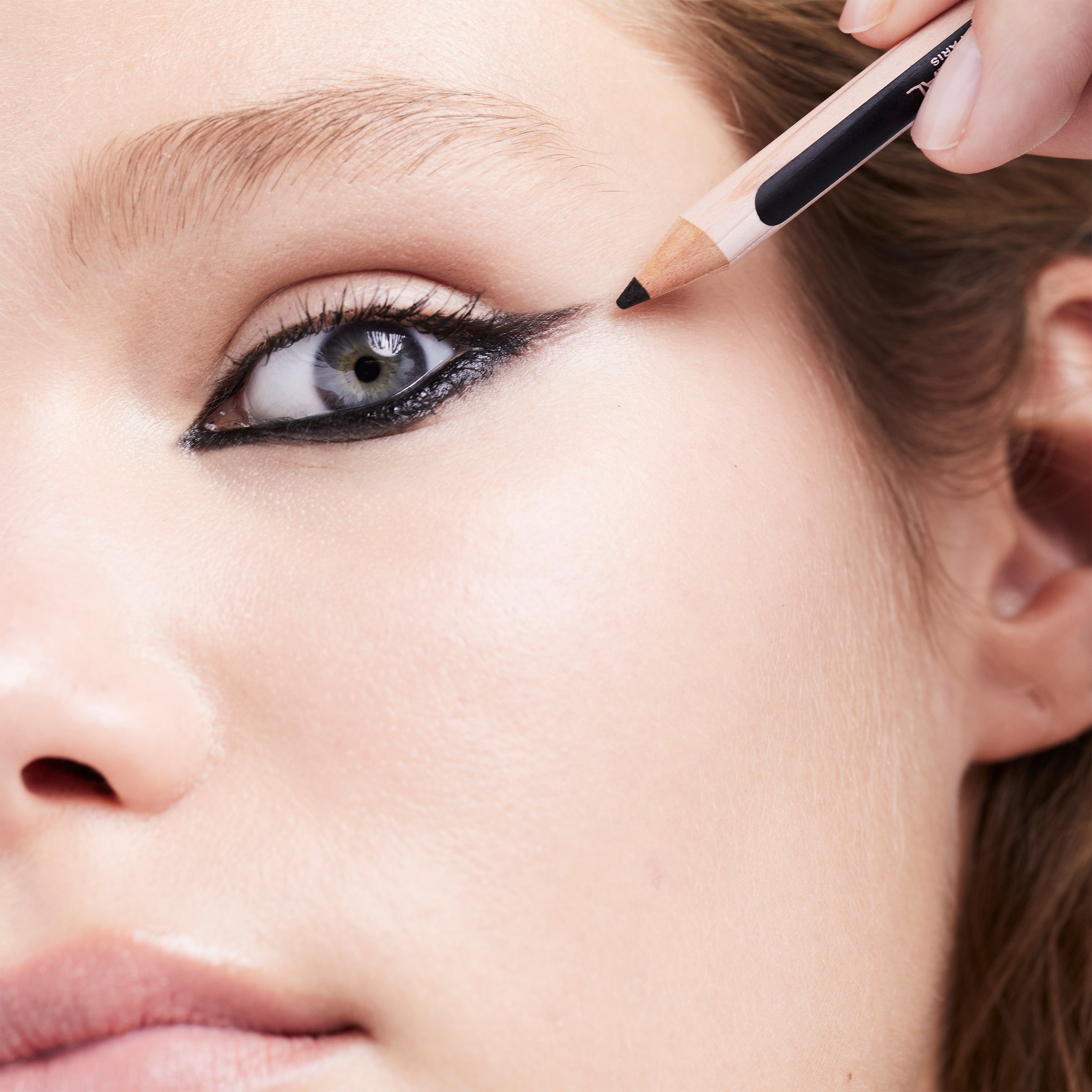 L'Oreal Paris Superliner Le Khol Immaculate Snow 1 each - Image 7