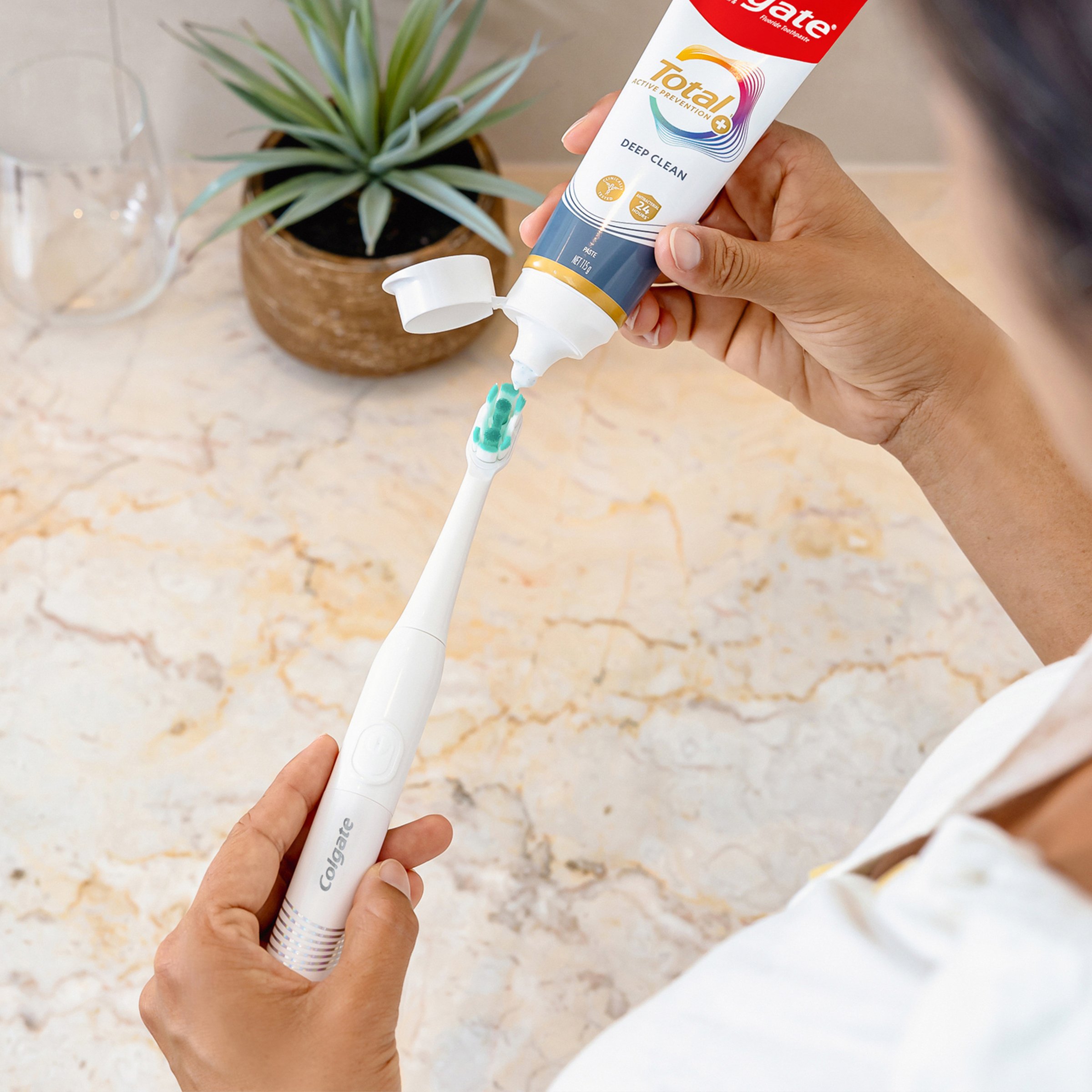 Colgate Total Battery Toothbrush Handle 1 pack - Image 11