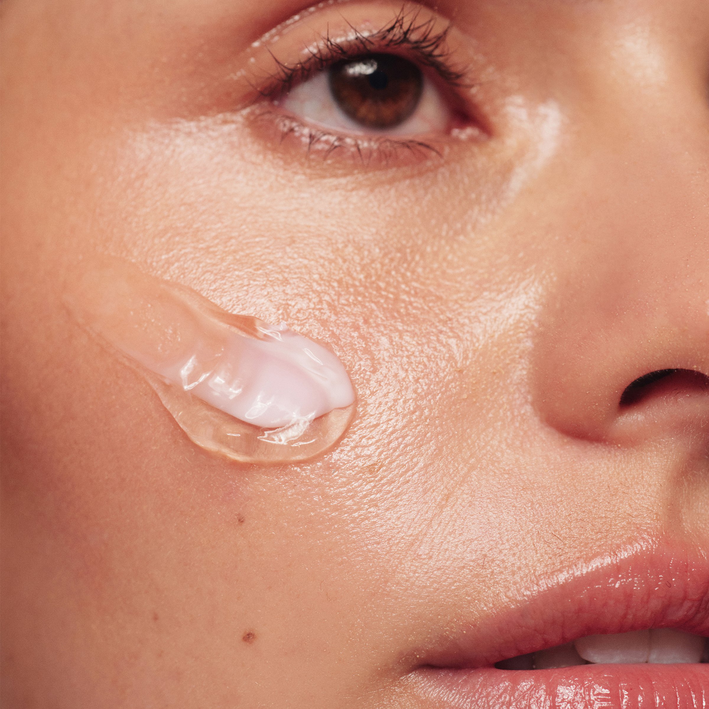 Skin Control Bubble Cream Plumping Moisturiser X 4 55ml - Image 4