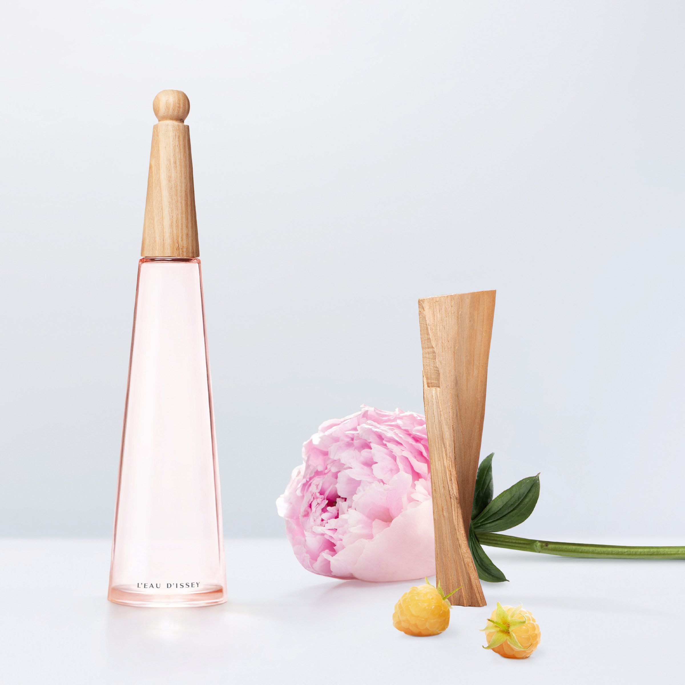 Issey Miyake L’Eau d’Issey Pivoine EDTI Spray 100ml - Image 3